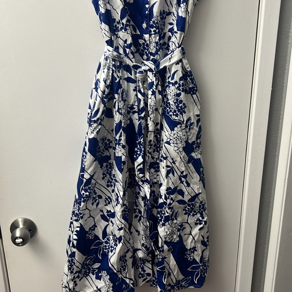 UNTUCKit Blue and White floral Sleeveless Midi shirt Dress - Picture 4 of 5